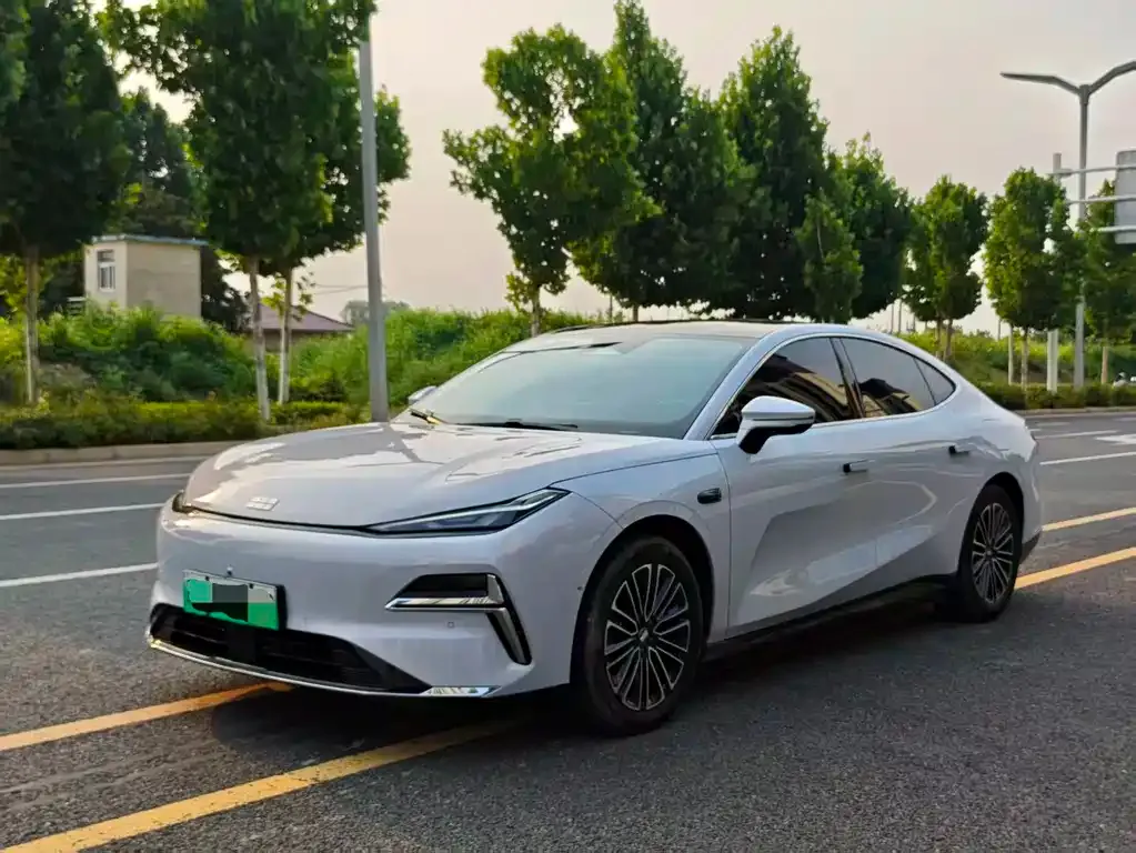 Geely Galaxy Xingyao 8
