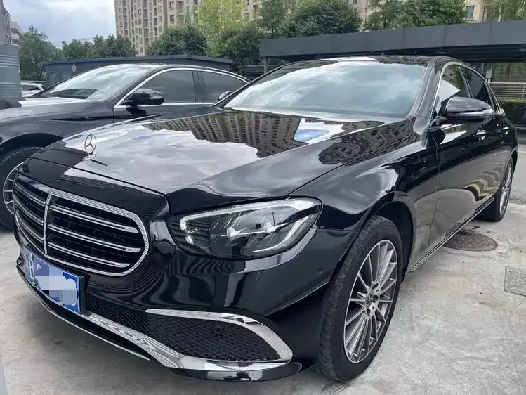 Mercedes-Benz E-Class — фото 1