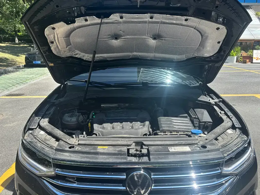 Volkswagen Tiguan L — фото 7