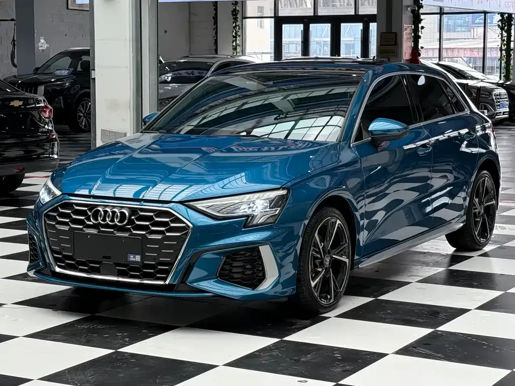 Audi A3 — фото 1