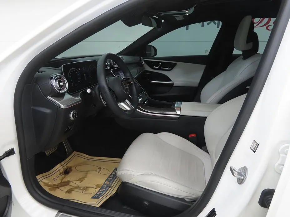 Mercedes-Benz C-Class 2023 из KR, фото 2