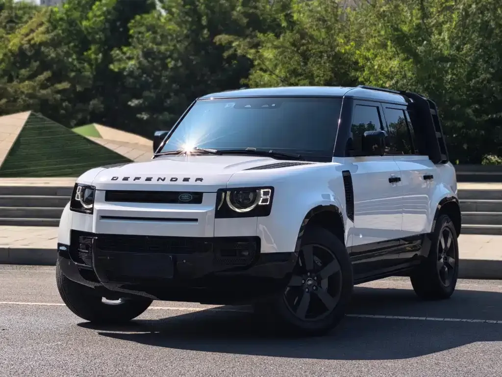 Land Rover Defender — фото 1