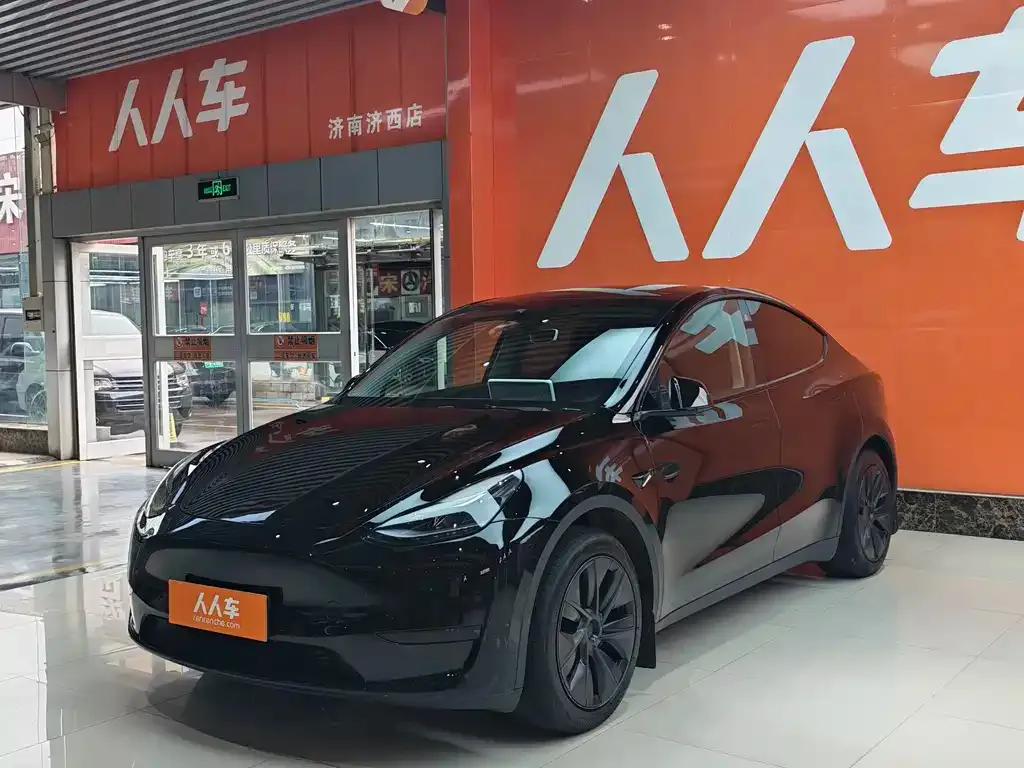 Tesla Model Y — фото 1