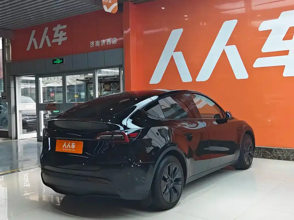Tesla Model Y — фото 8