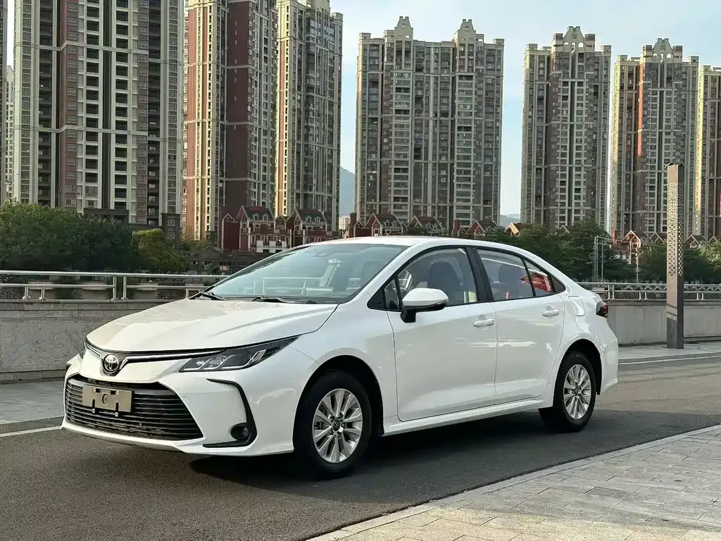 Toyota Corolla — фото 1