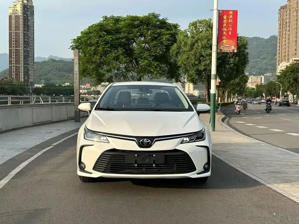 Toyota Corolla — фото 8
