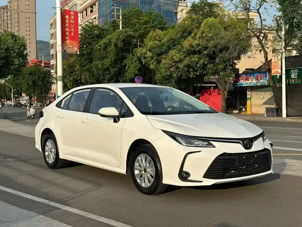Toyota Corolla — фото 9