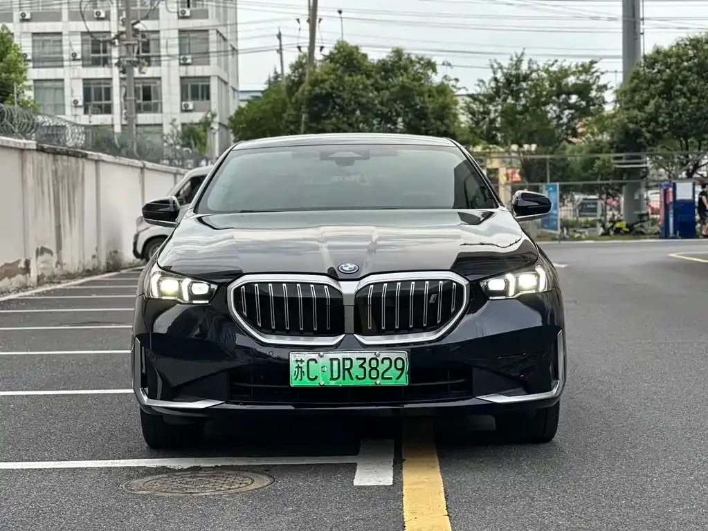 BMW i5