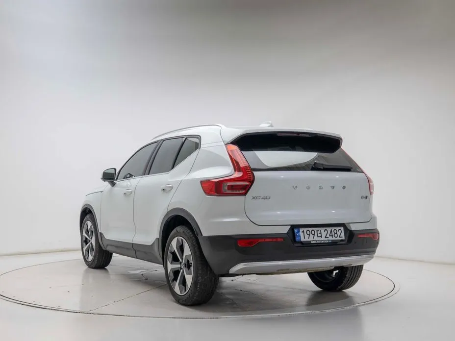 Volvo XC40 — фото 4
