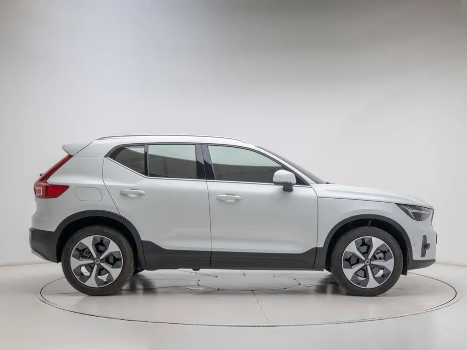 Volvo XC40 — фото 5