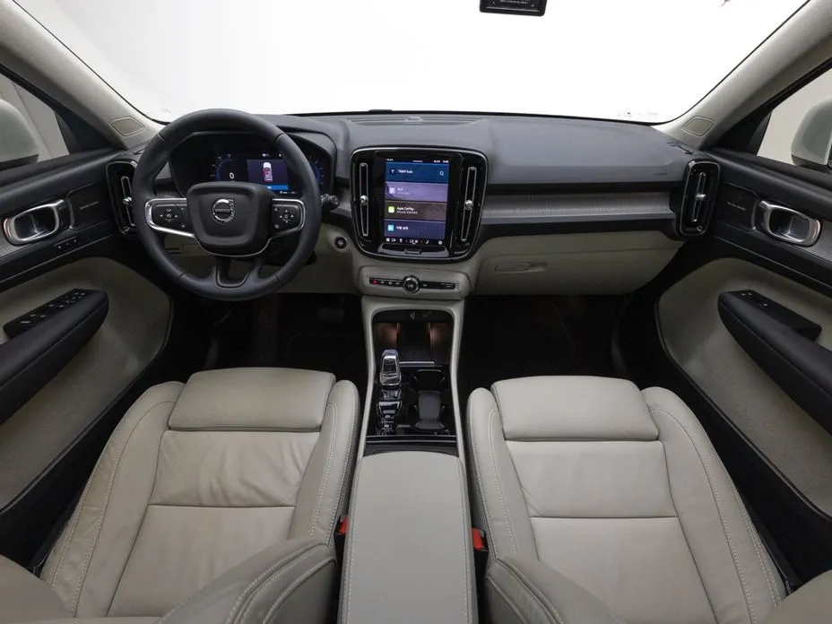 Volvo XC40 — фото 9