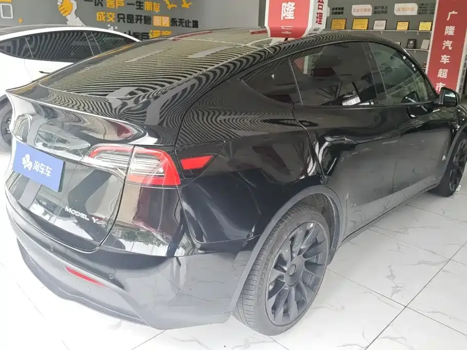 Tesla Model Y — фото 10