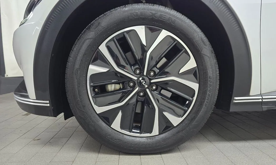 Kia EV6 — фото 9