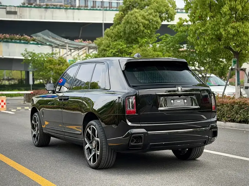 Rolls-Royce Cullinan — фото 10