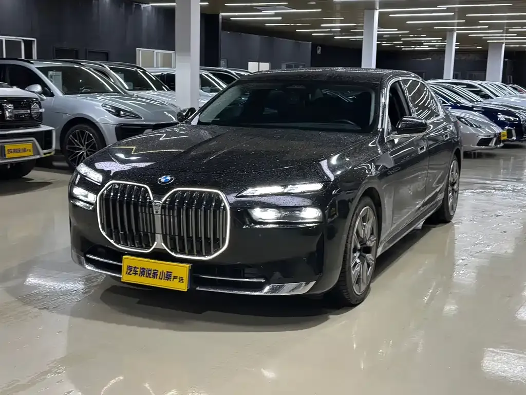 BMW 7 Series — фото 1