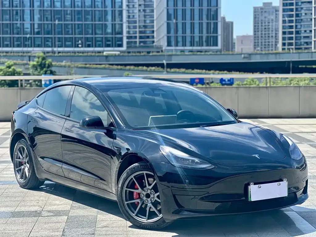 Tesla Model 3 — фото 9