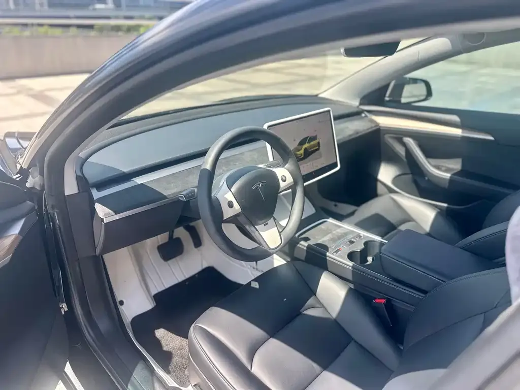 Tesla Model 3 — фото 8