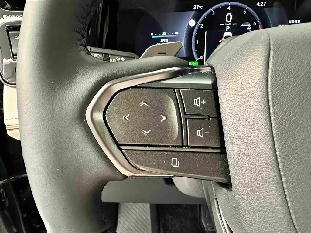Lexus LM — фото 10