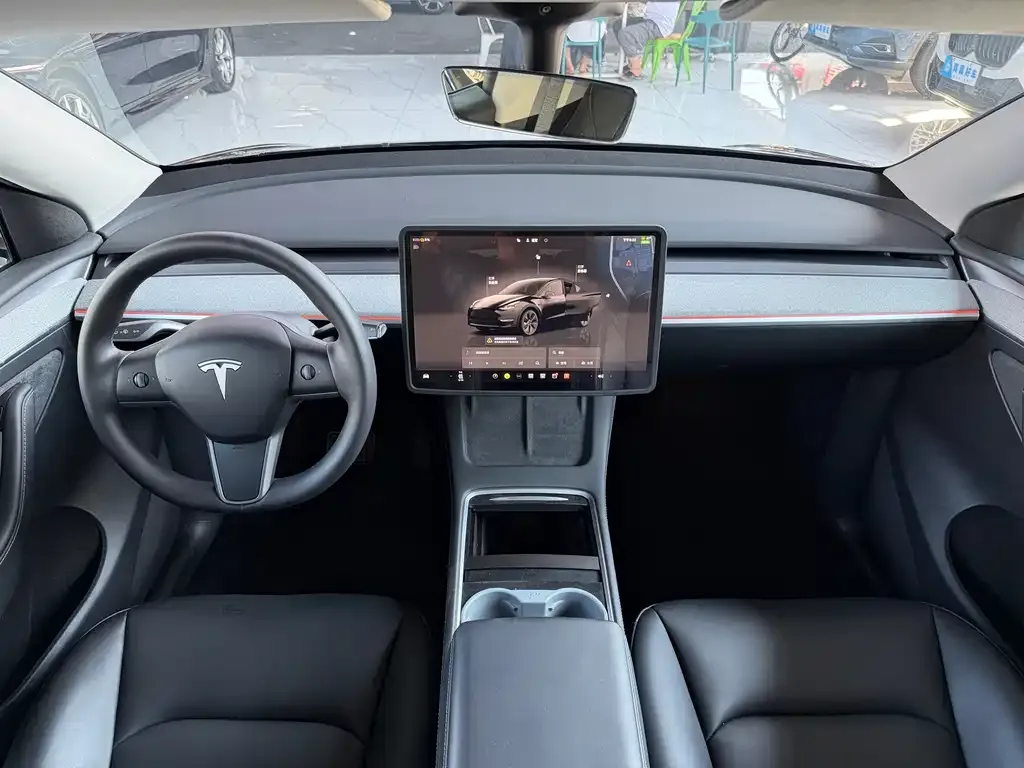 Tesla Model Y — фото 2