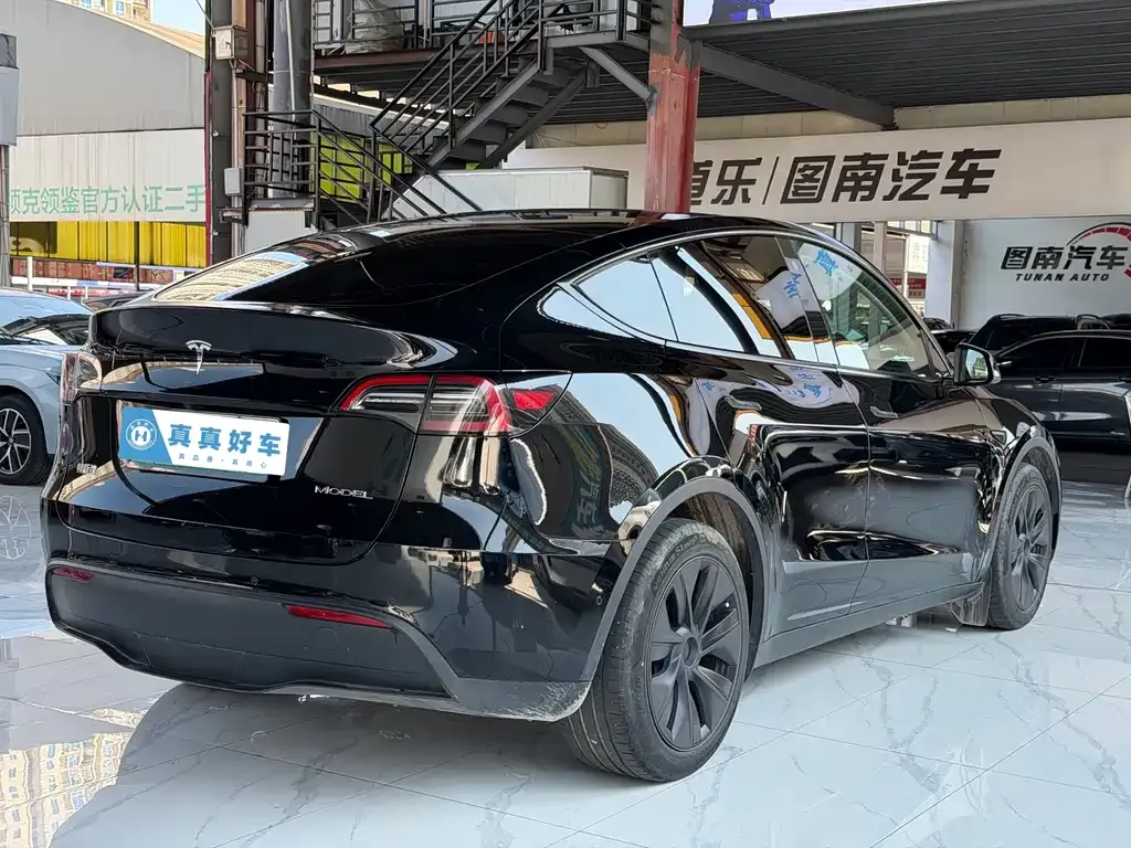 Tesla Model Y — фото 3