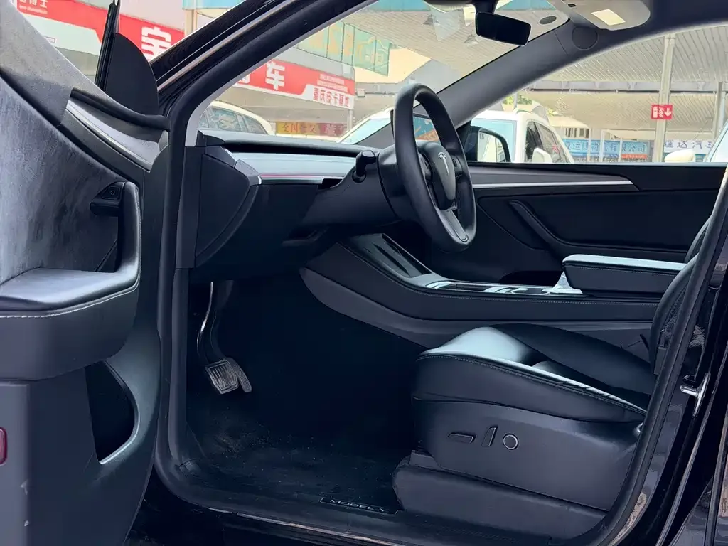 Tesla Model Y — фото 4