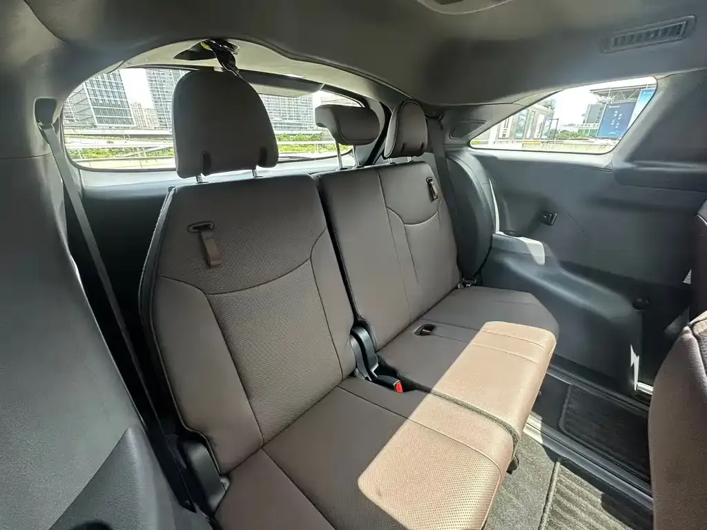 Toyota Granvia — фото 3