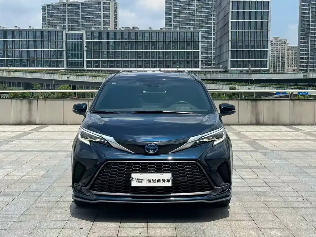 Toyota Granvia — фото 2