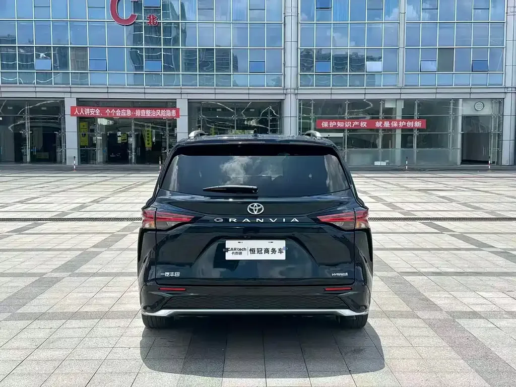 Toyota Granvia — фото 5