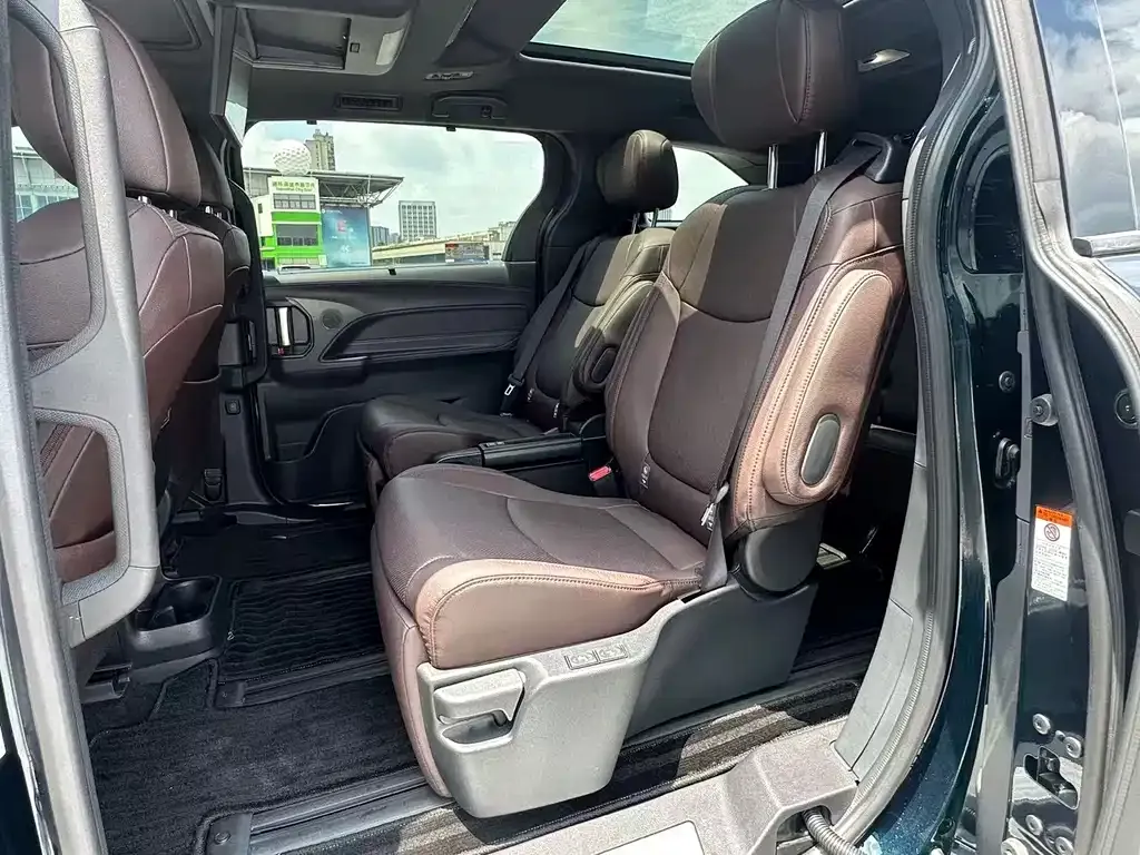 Toyota Granvia — фото 9