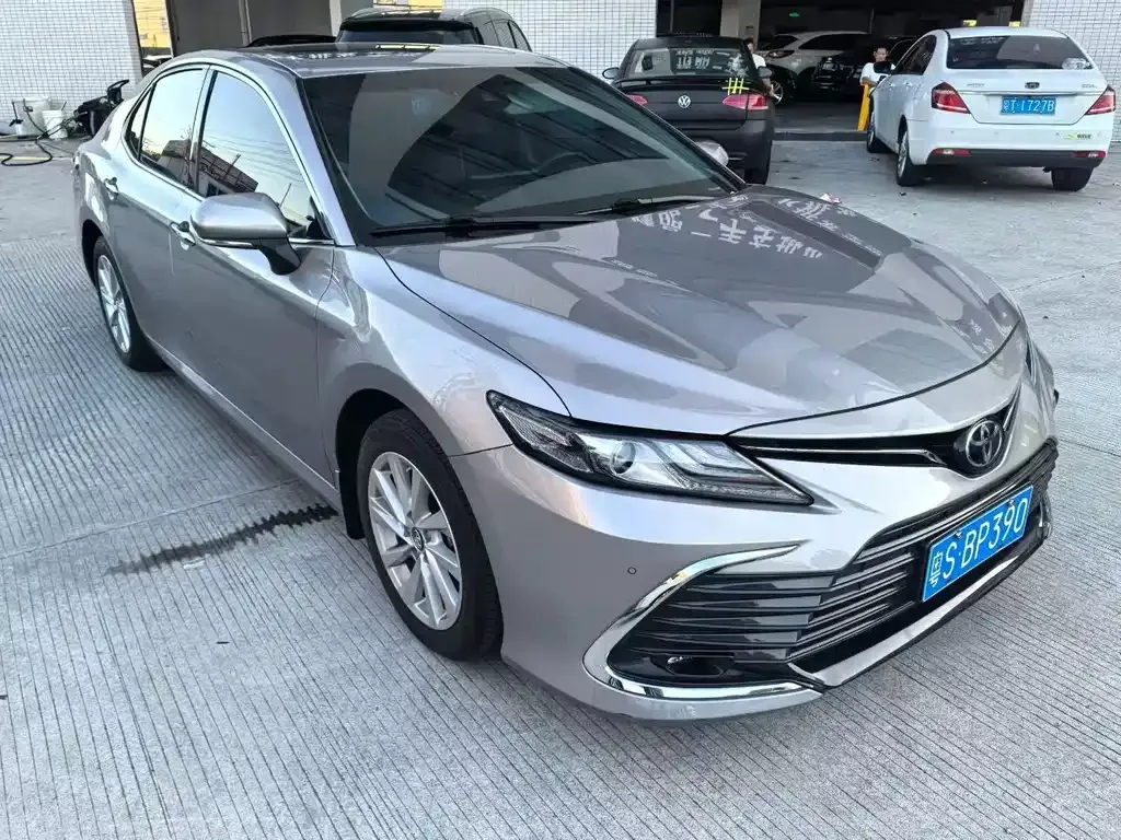 Toyota Camry — фото 9