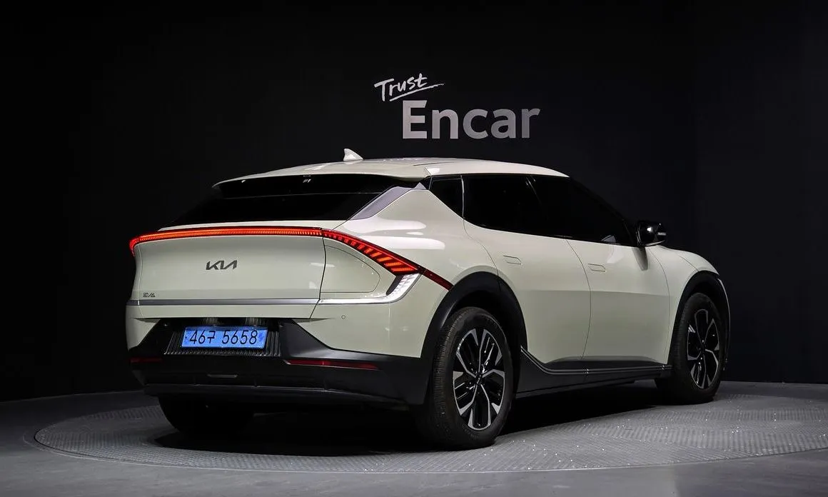 Kia EV6 2023 из KR, фото 3