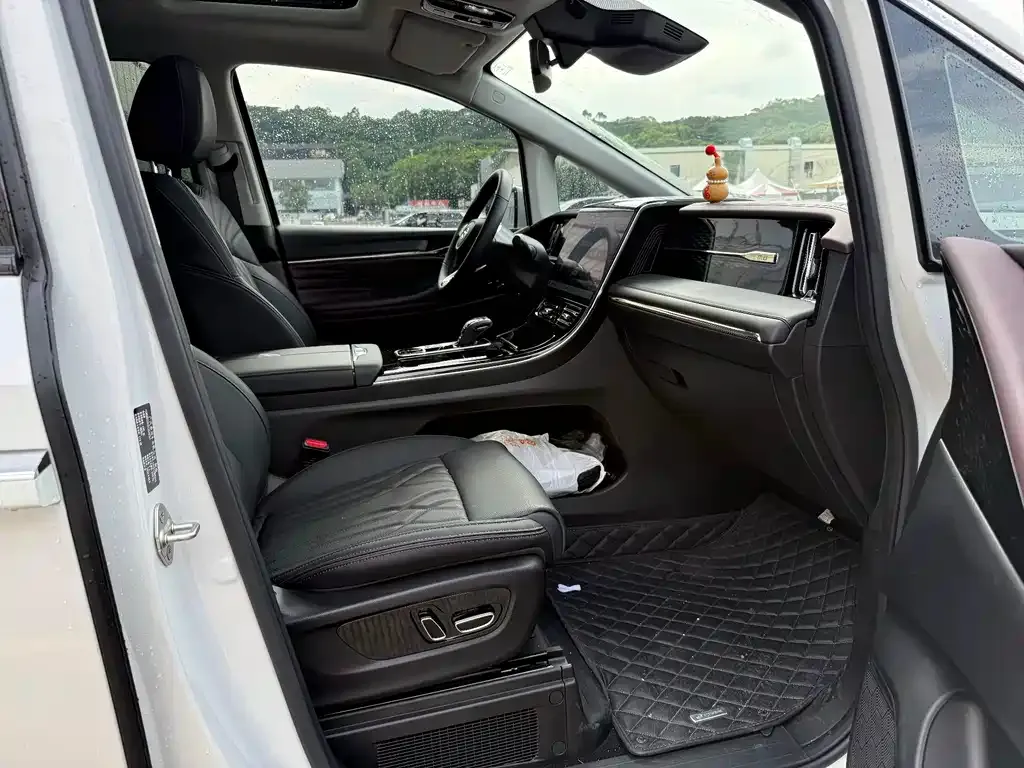 GAC Motor Trumpchi M8 — фото 3