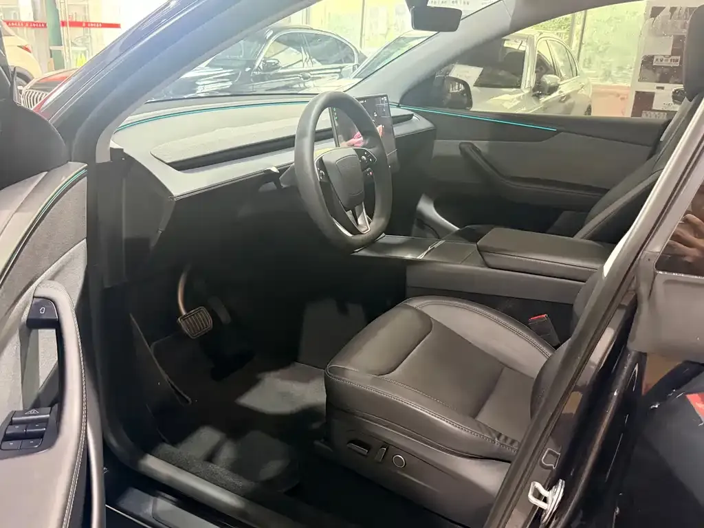 Tesla Model Y — фото 3