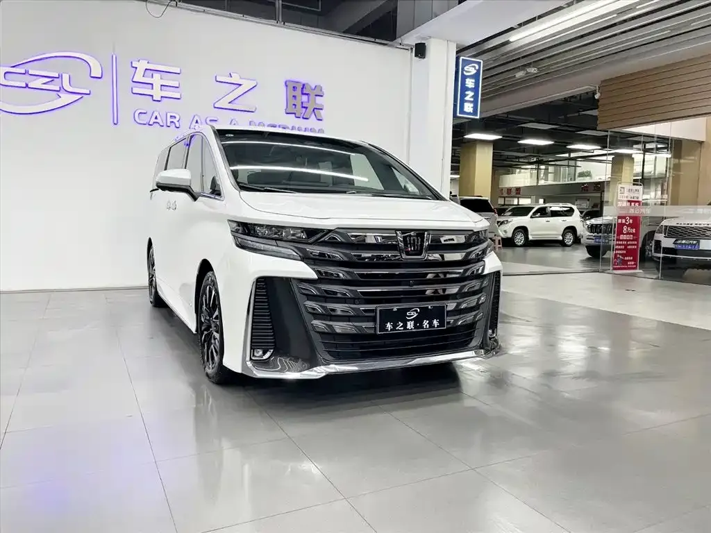 Toyota Vellfire — фото 1