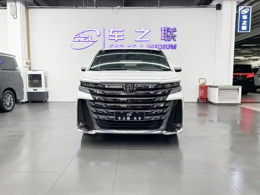 Toyota Vellfire — фото 3