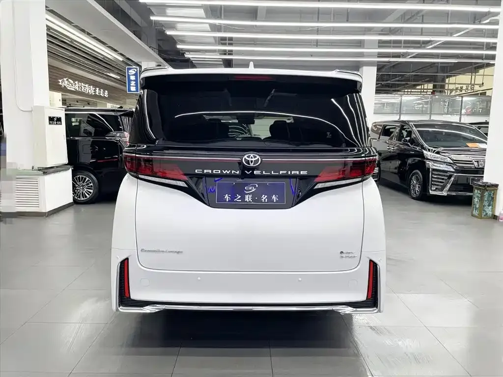 Toyota Vellfire — фото 9