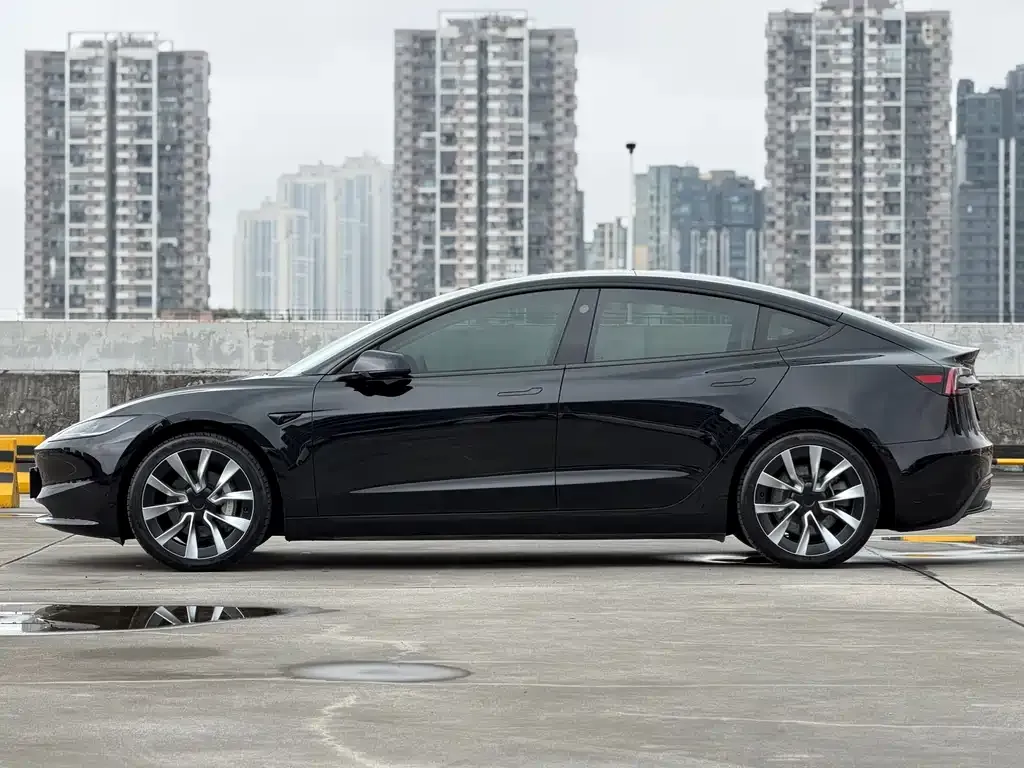 Tesla Model 3 — фото 10