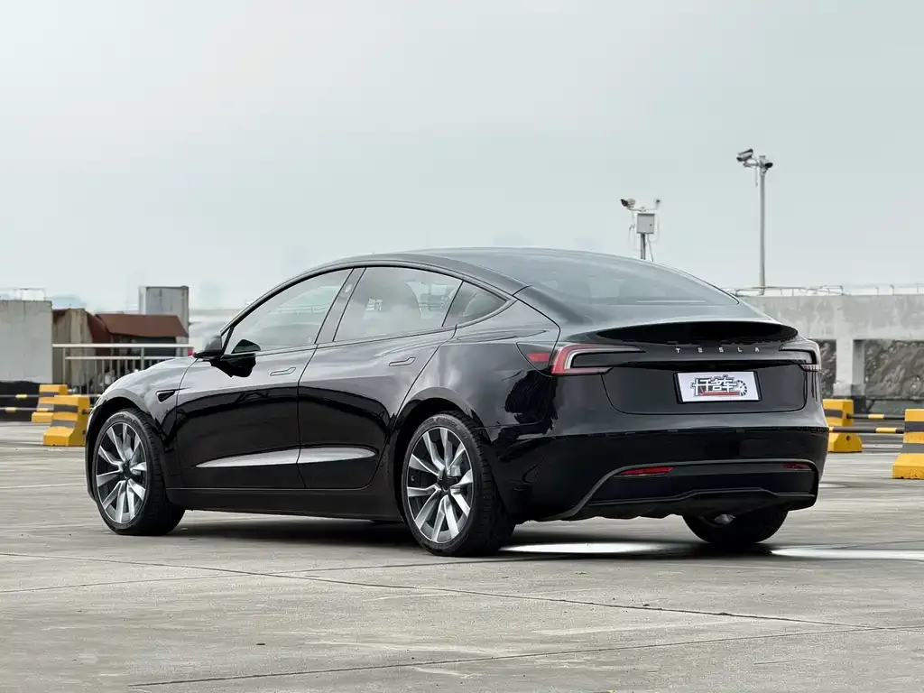 Tesla Model 3 — фото 9