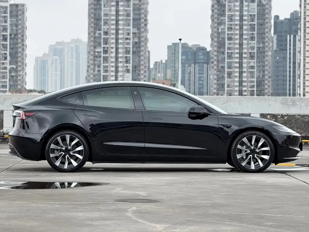 Tesla Model 3 — фото 4