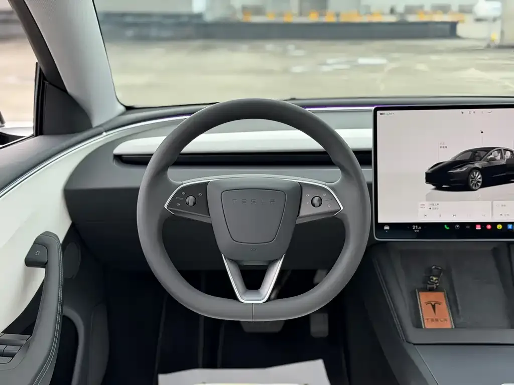 Tesla Model 3 — фото 2