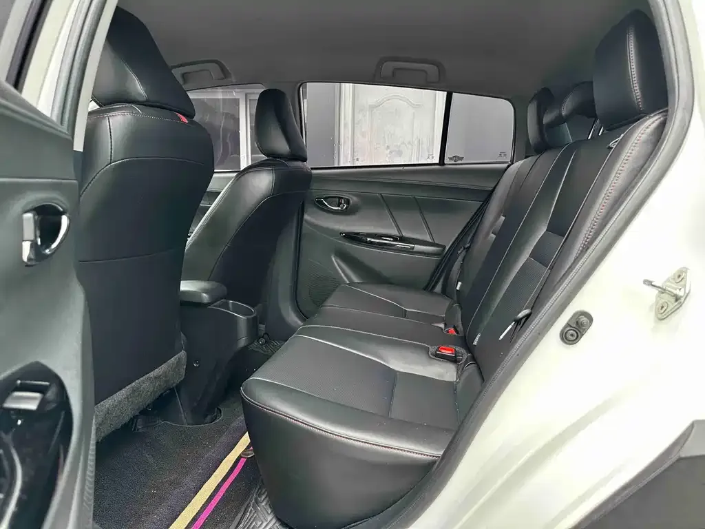 Toyota Yaris L — фото 2