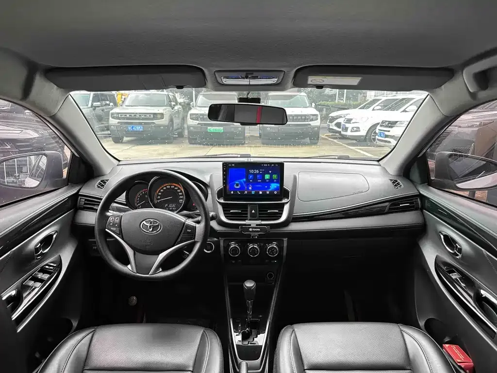 Toyota Yaris L — фото 7