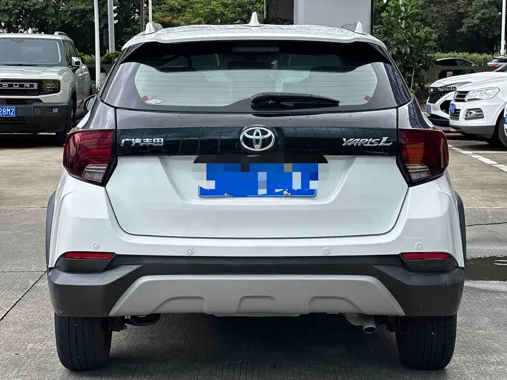 Toyota Yaris L — фото 3