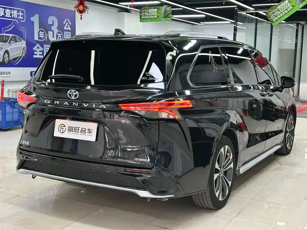 Toyota Granvia — фото 4