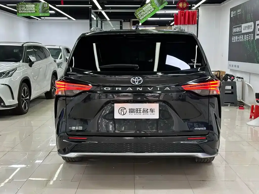 Toyota Granvia — фото 8