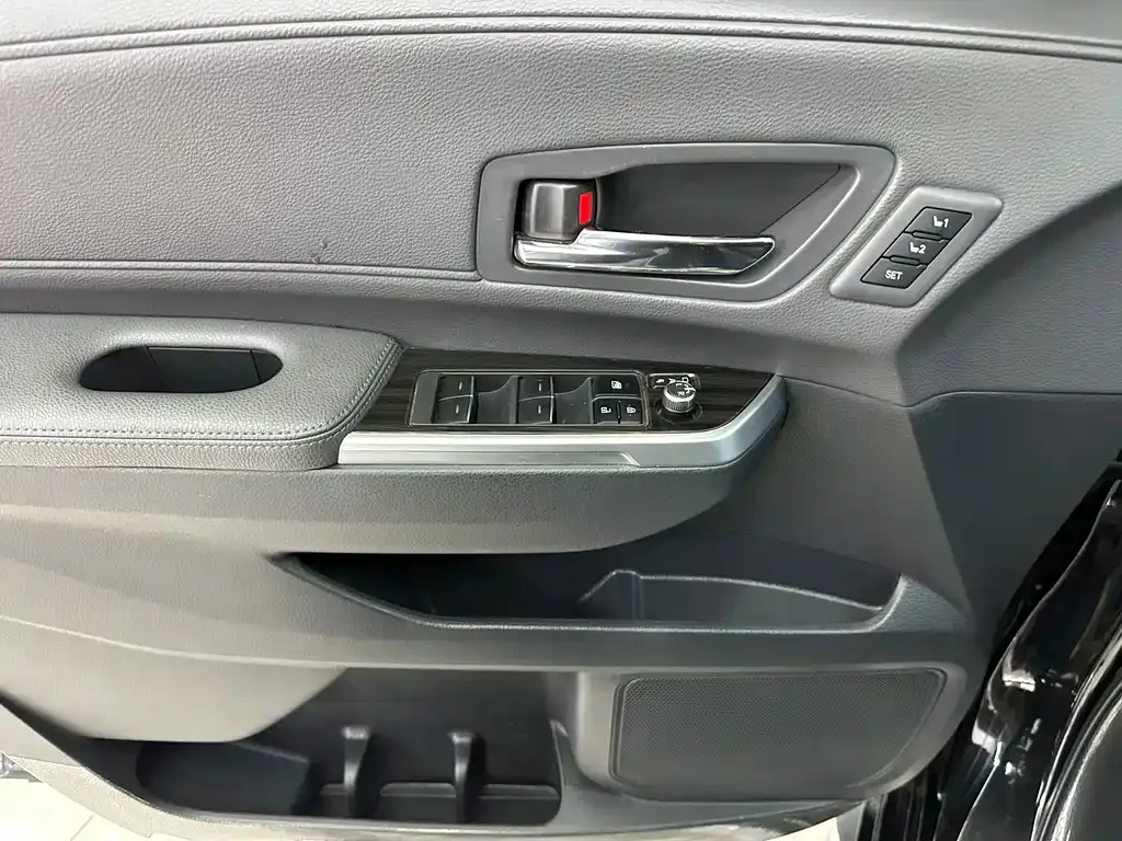 Toyota Granvia — фото 5