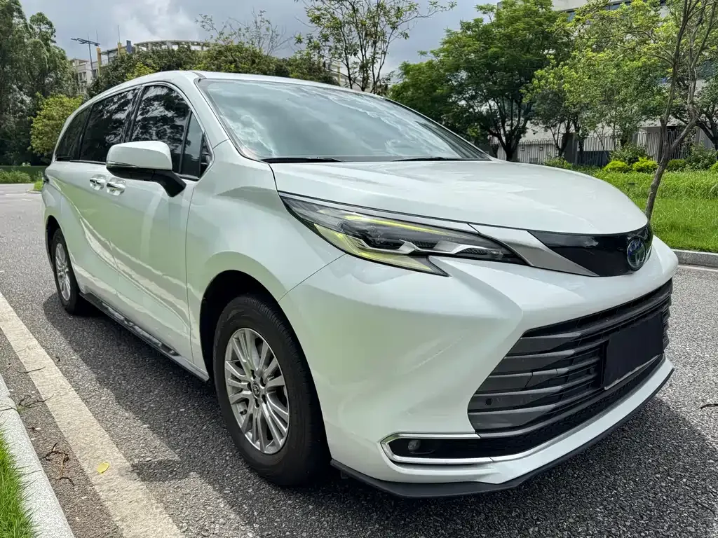 Toyota Sienna — фото 7