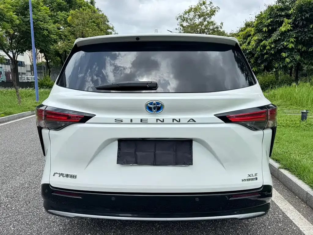 Toyota Sienna — фото 6