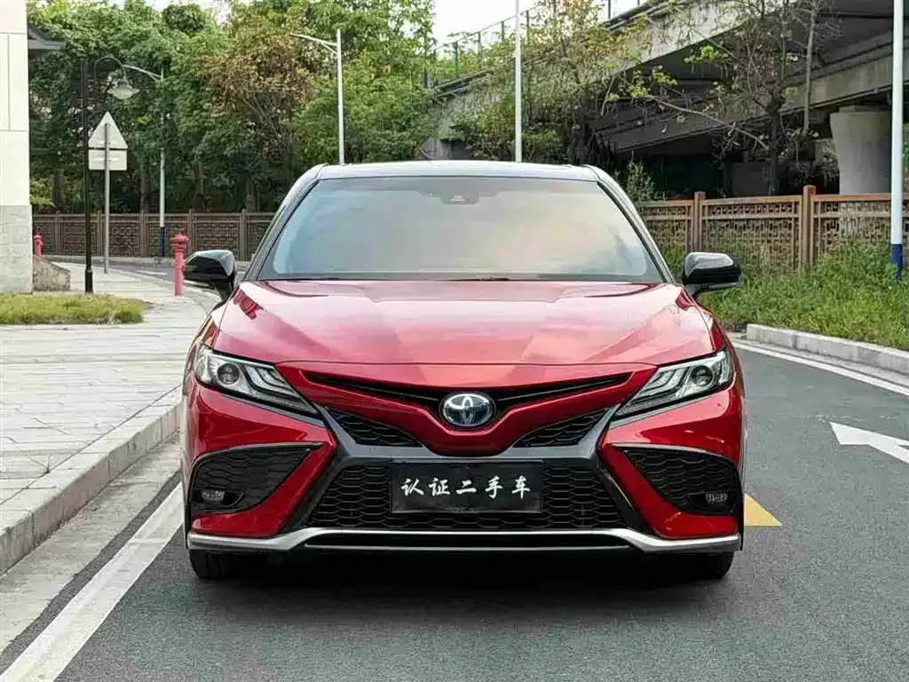 Toyota Camry — фото 3