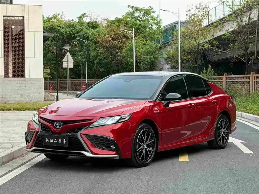 Toyota Camry — фото 9